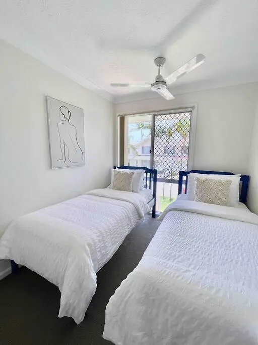 Tranquil Oasis On Pine Lake Gold Coast Holiday home