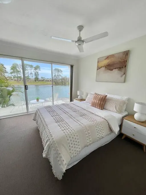 Tranquil Oasis On Pine Lake Gold Coast Holiday home