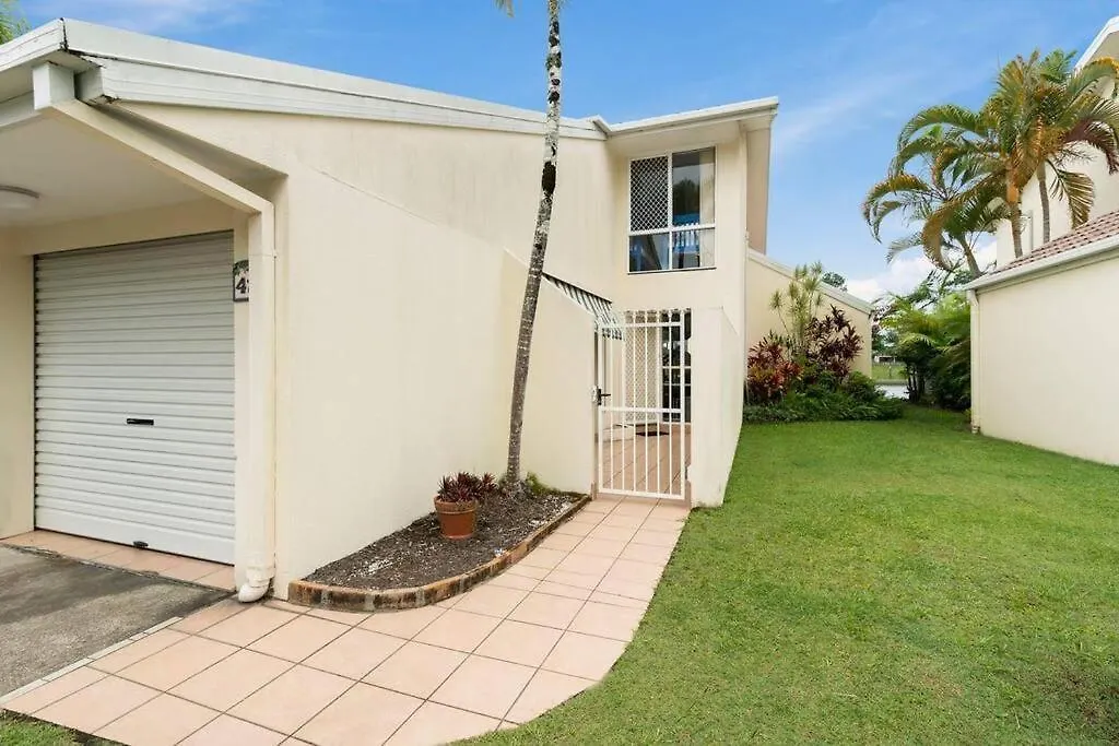 Tranquil Oasis On Pine Lake Gold Coast